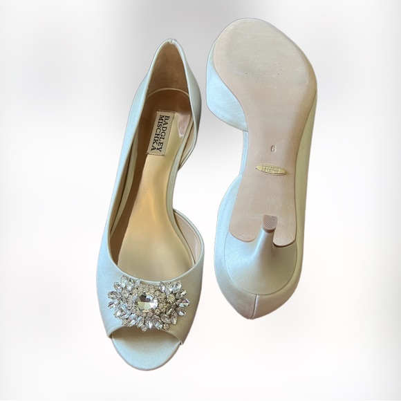 🆕 BADGLEY MISCHKA MACIE WOMENS EMBELLISHED PUMPS DRESS HEELS 👠 - Picture 5 of 10